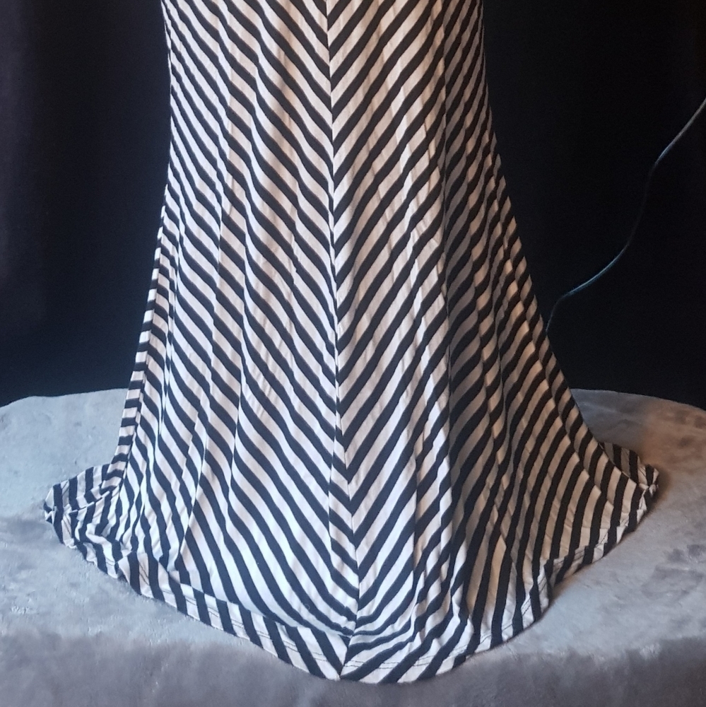 Medium black+ white striped skirt by buffalo
